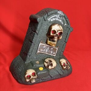 Gemmy Halloween 1990s Animated Howlin' Tombstone /Gravestone Sings "Hot Hot Hot"